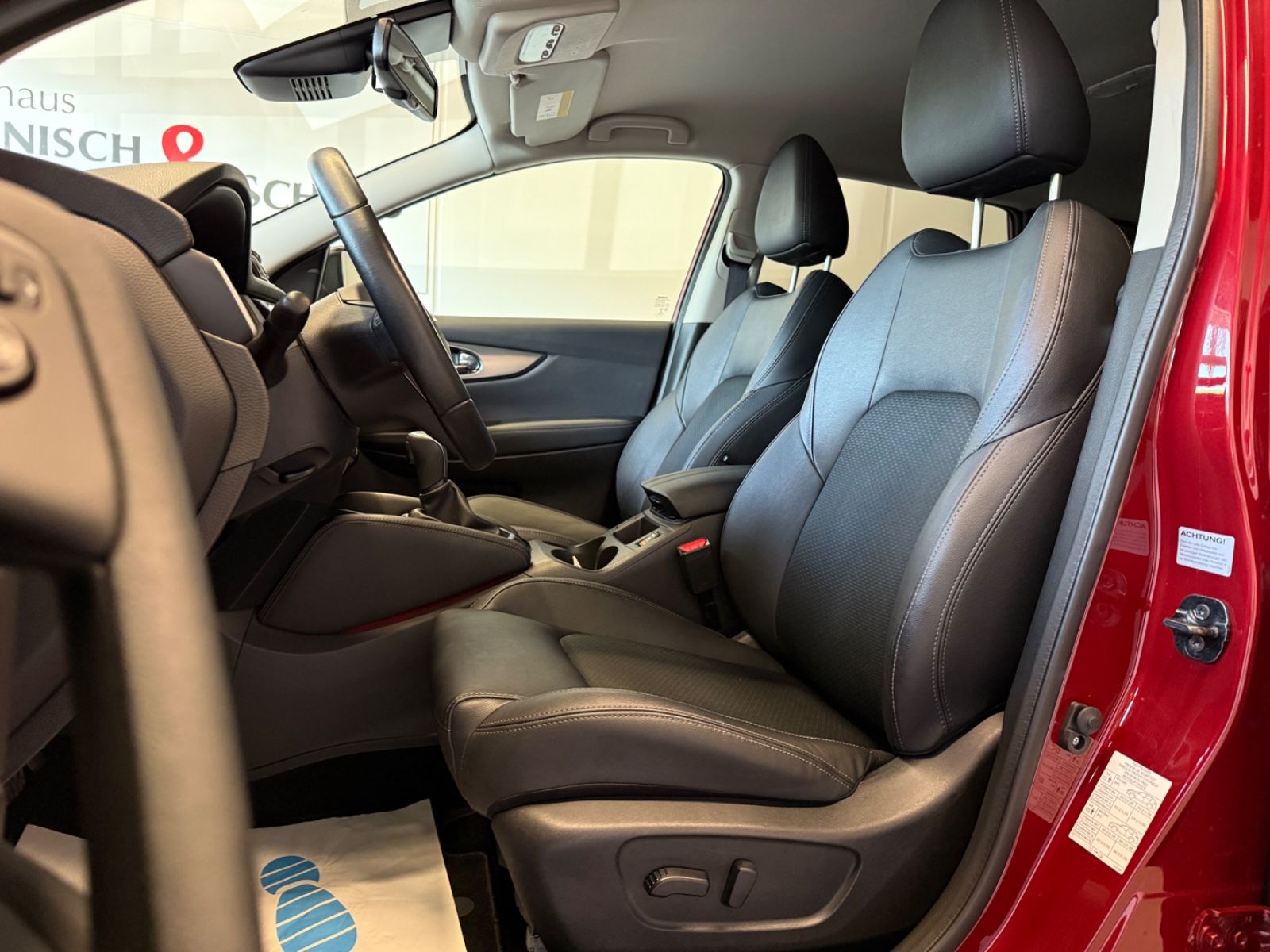 Fahrzeugabbildung Nissan Qashqai Tekna 4x4 - BOSE, 360°, BFS