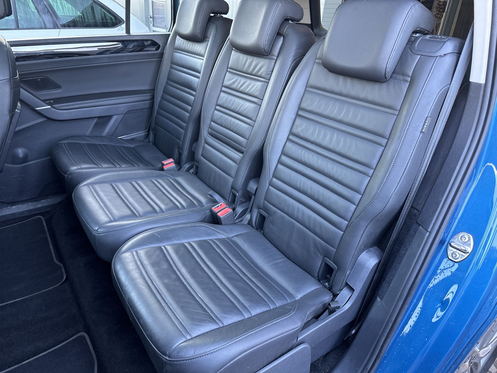 Fahrzeugabbildung Volkswagen Touran 1.5 TSI DSG 7-Sitzer HL NAV+LED+AHK+PANO