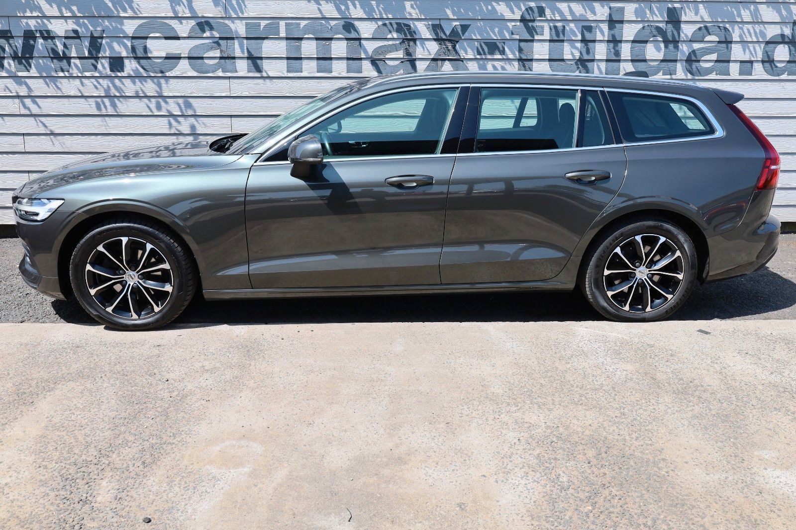 Fahrzeugabbildung Volvo V60 Momentum Pro,Navi,LED,SH,Kamera,DAB,