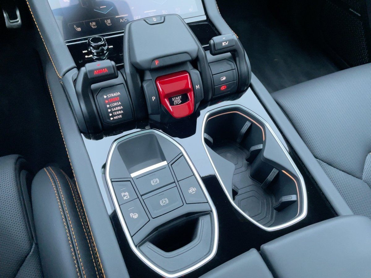 Fahrzeugabbildung Lamborghini URUS SE/Dark-Package/Pano/B&O-Sound