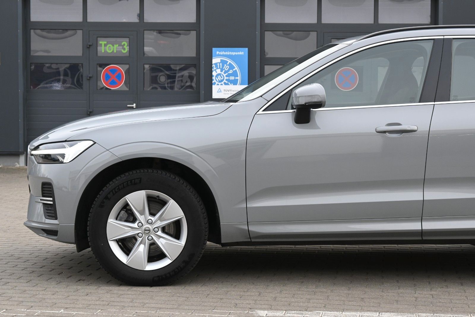 Fahrzeugabbildung Volvo XC60 B4D FWD Core*RFK*Qi*el.Heckkl*GoogleMaps