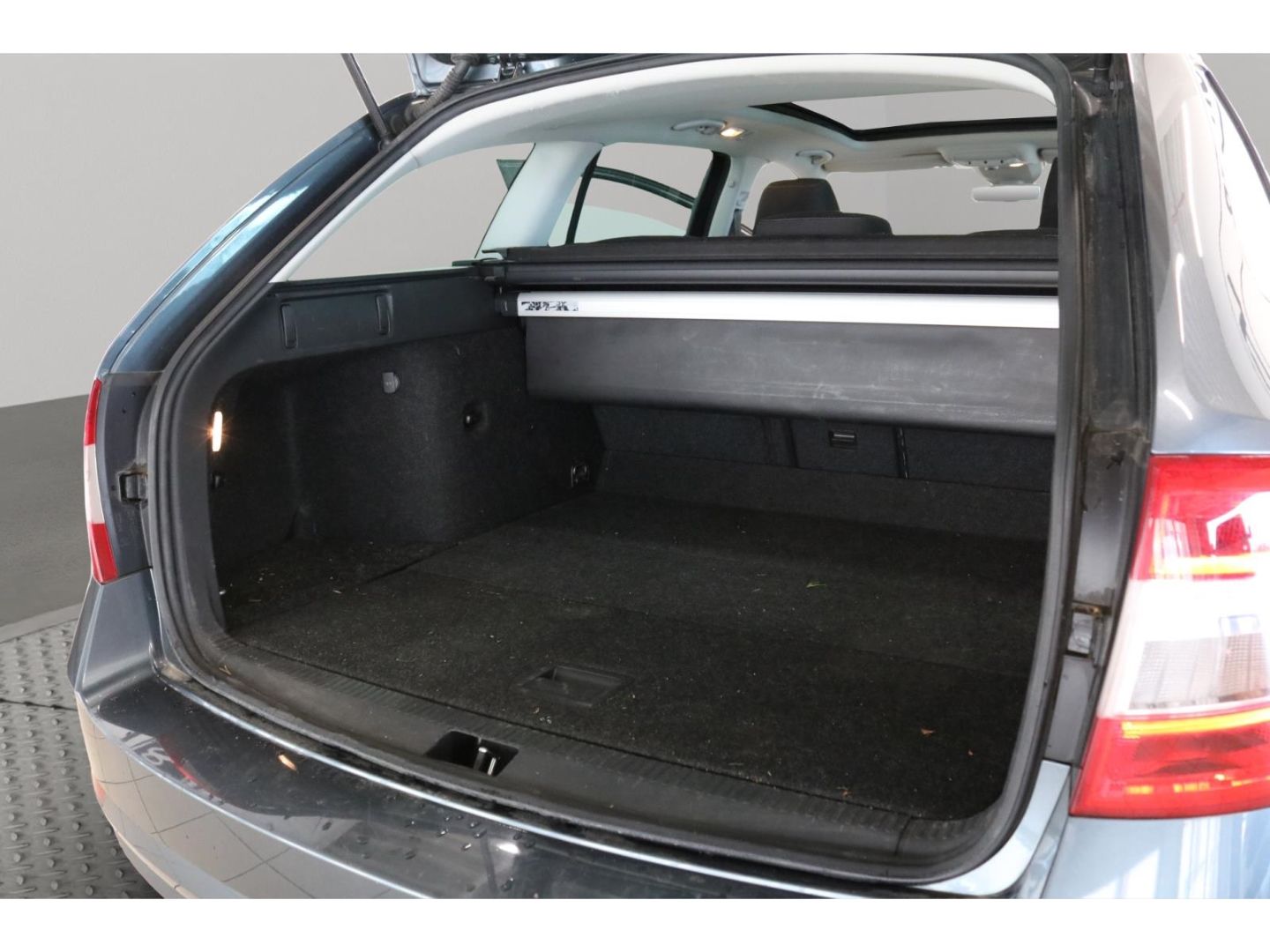 Fahrzeugabbildung SKODA Octavia Combi Soleil Händler/Export