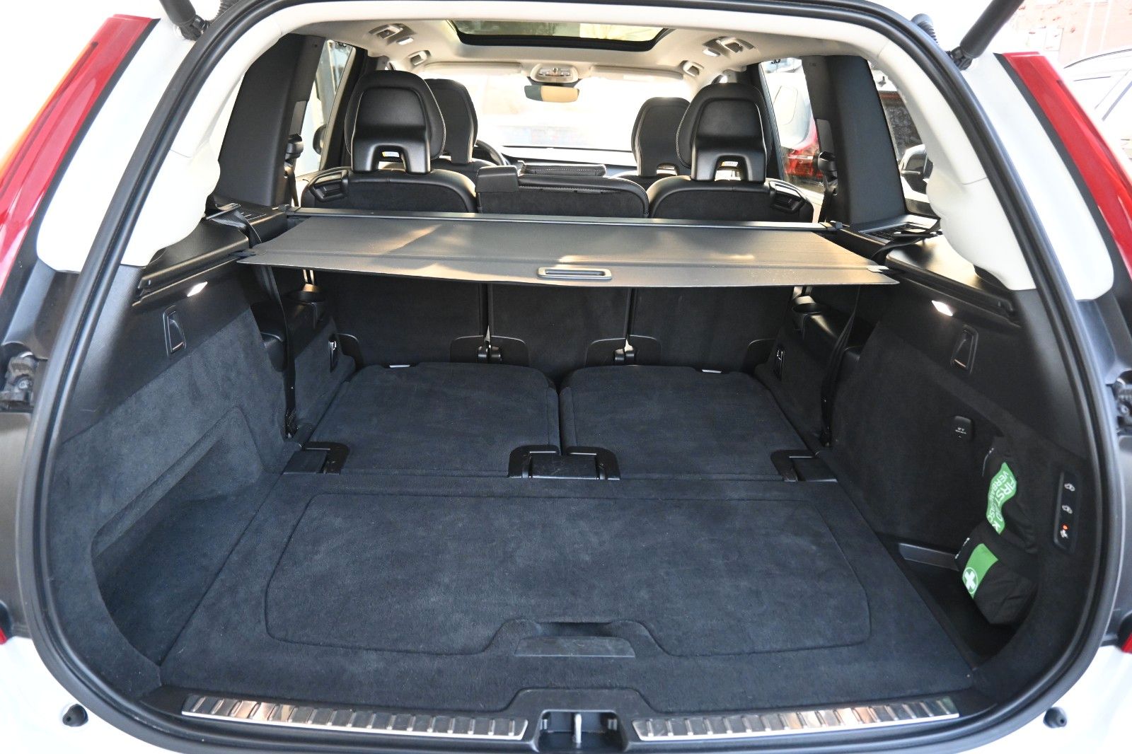 Fahrzeugabbildung Volvo XC90 B5D AWD Plus Dark*STDHZG*PANO*LUFT*360°*AHK