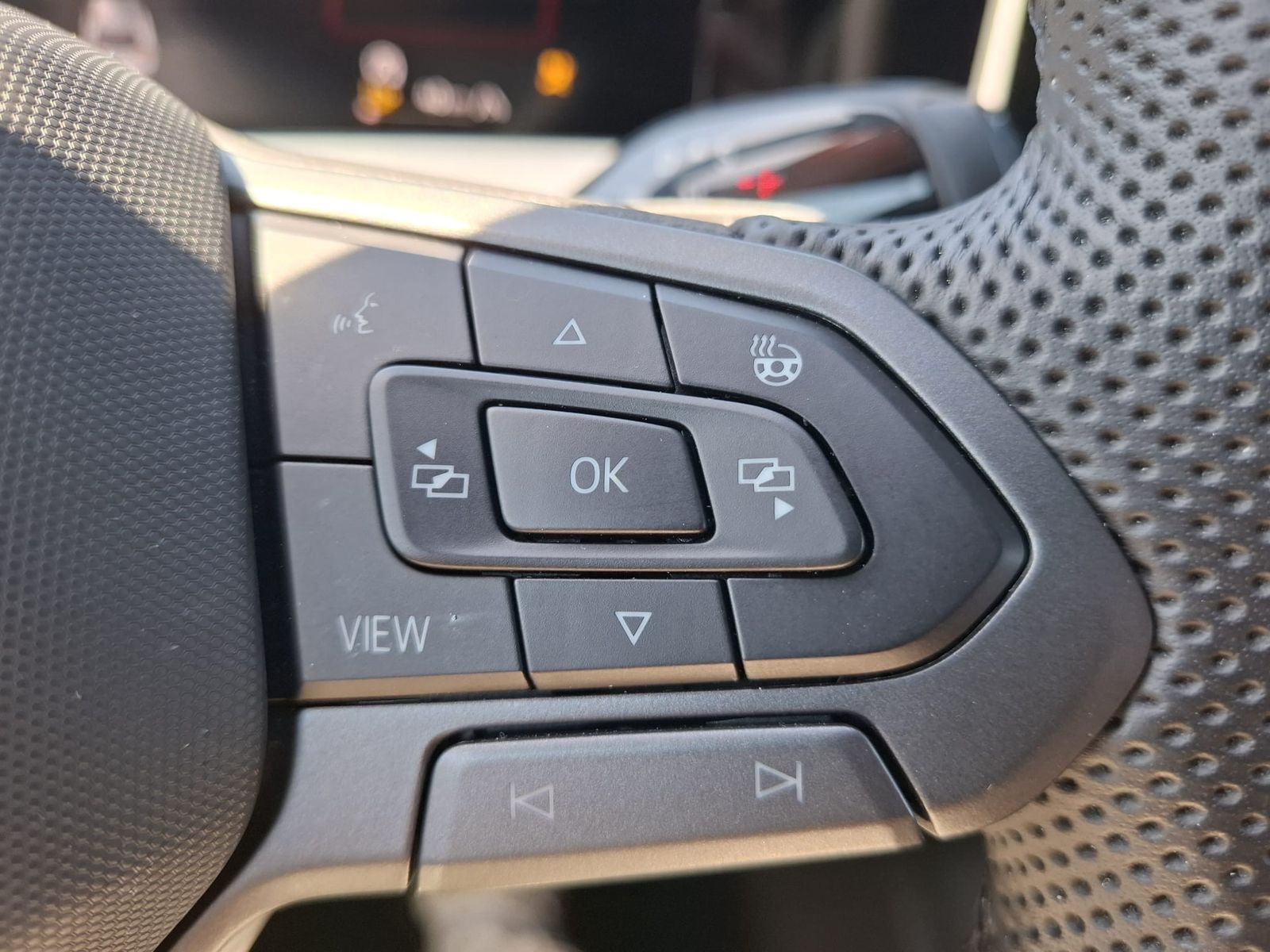 Fahrzeugabbildung Volkswagen Tayron 2.0 TDI 4M R-Line BLACK*7Si*MATRIX*PANO