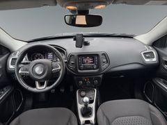 Fahrzeugabbildung Jeep Compass 2.0 MultiJet 103kW Longitude 4x4