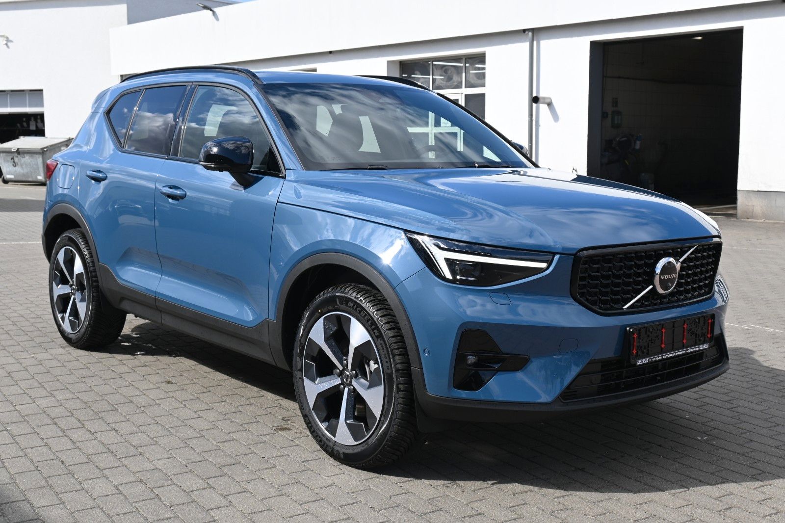 Fahrzeugabbildung Volvo XC40 B3 DKG Ultra Dark*FSHZG*PANO*360°*ACC