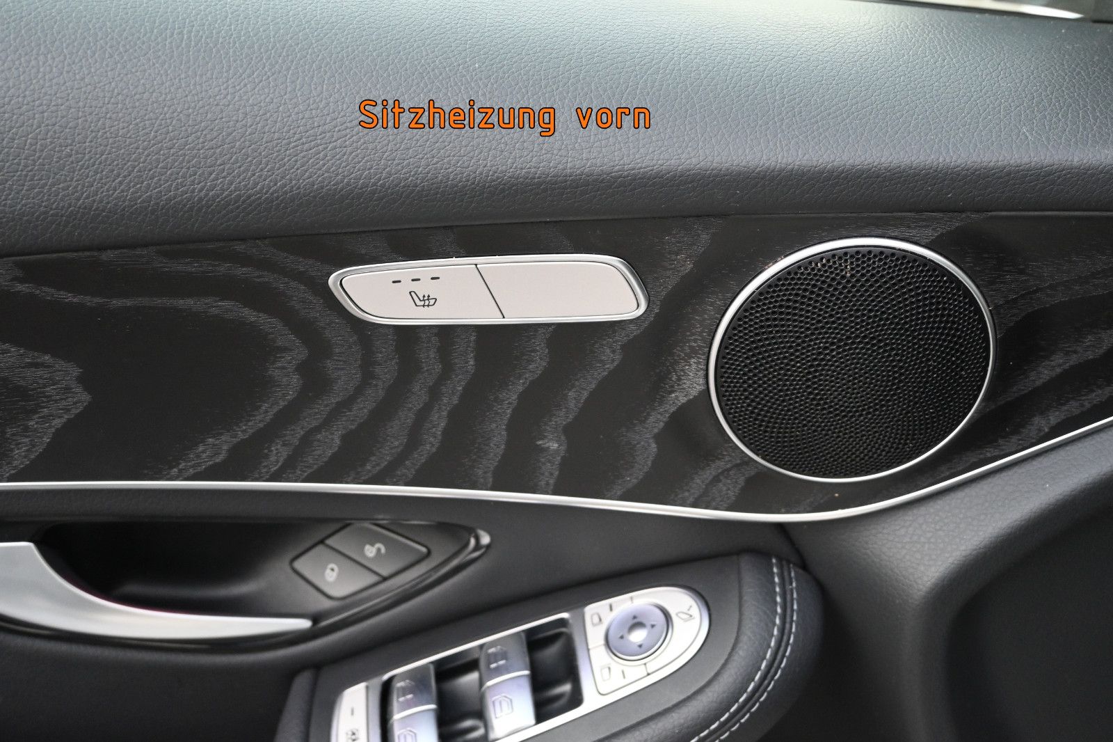 Fahrzeugabbildung Mercedes-Benz GLC 200 4MAT. AMG LINE °AHK°NIGHT-PAKET°BUSINESS