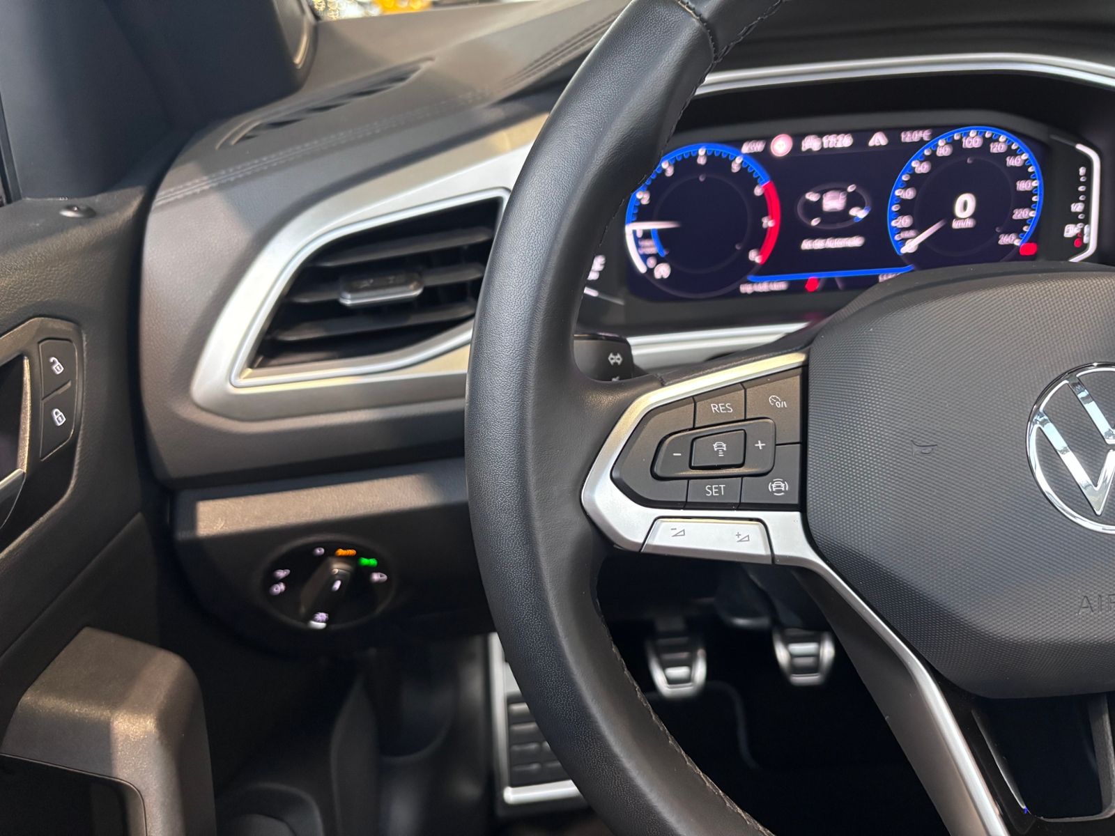 Fahrzeugabbildung Volkswagen T-Roc Cabriolet Move RFK LED NAVI ALU