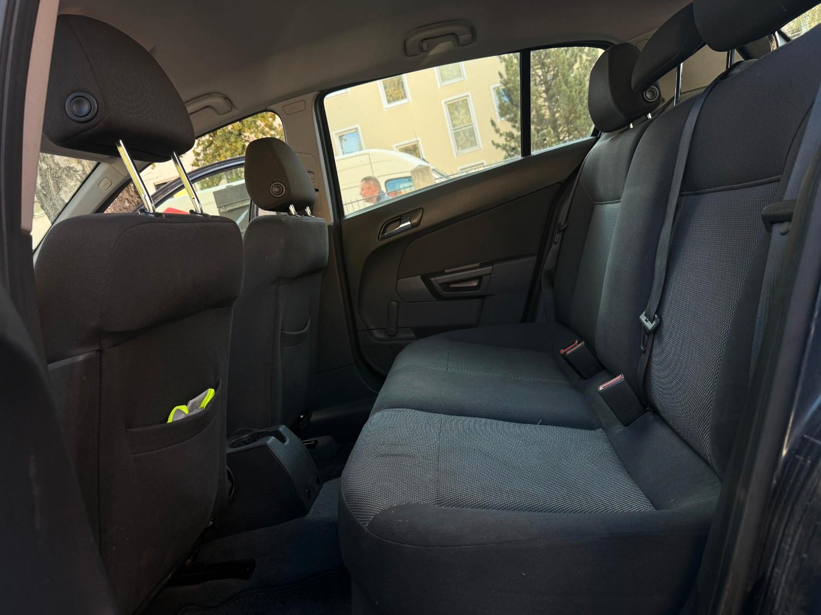 Opel Astra 2009 — photo 9