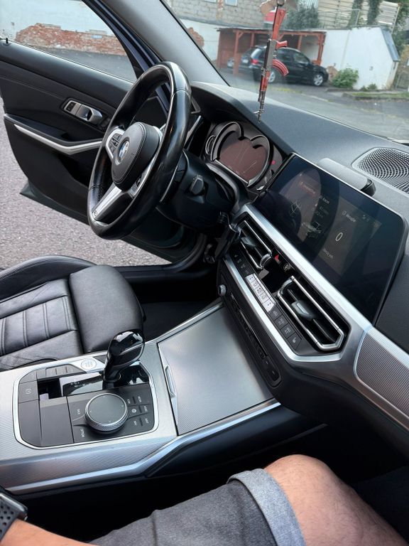 Image of BMW 320