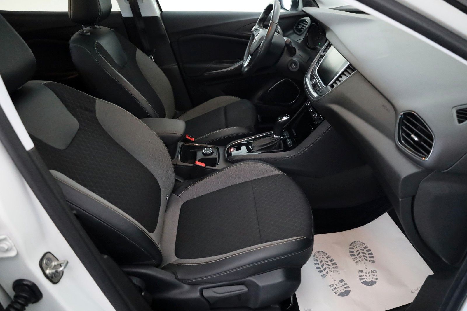 Fahrzeugabbildung Opel Grandland(X) TLeder,Navi,LED,Panorama,Kamera,AHK