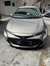Toyota Corolla 1,8 Hybrid Team Deutschland Team Deu... - Toyota Corolla mit Benzin-Antrieb: Limousine, 1.8