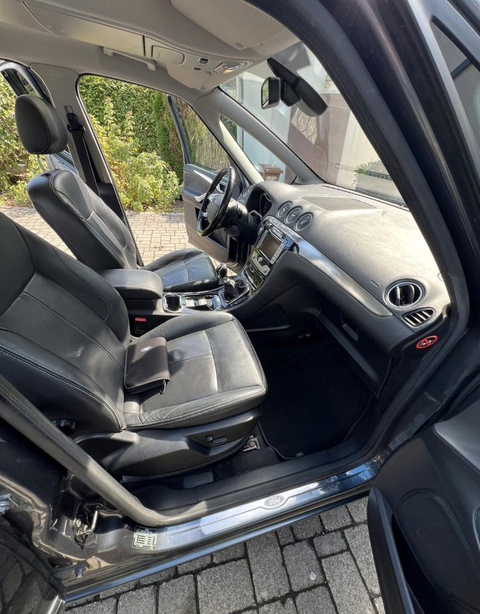 Ford Galaxy 2010 — photo 8
