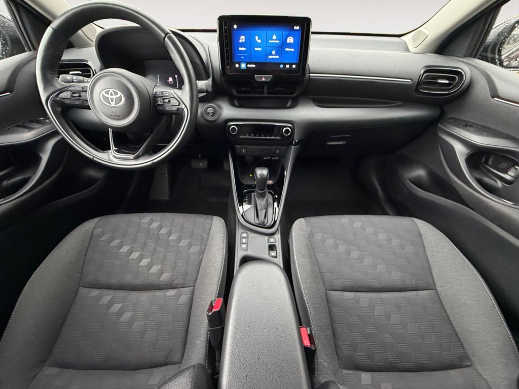 Fahrzeugabbildung Toyota Yaris Hybrid 116 1.5 VVT-i Team Deutschland