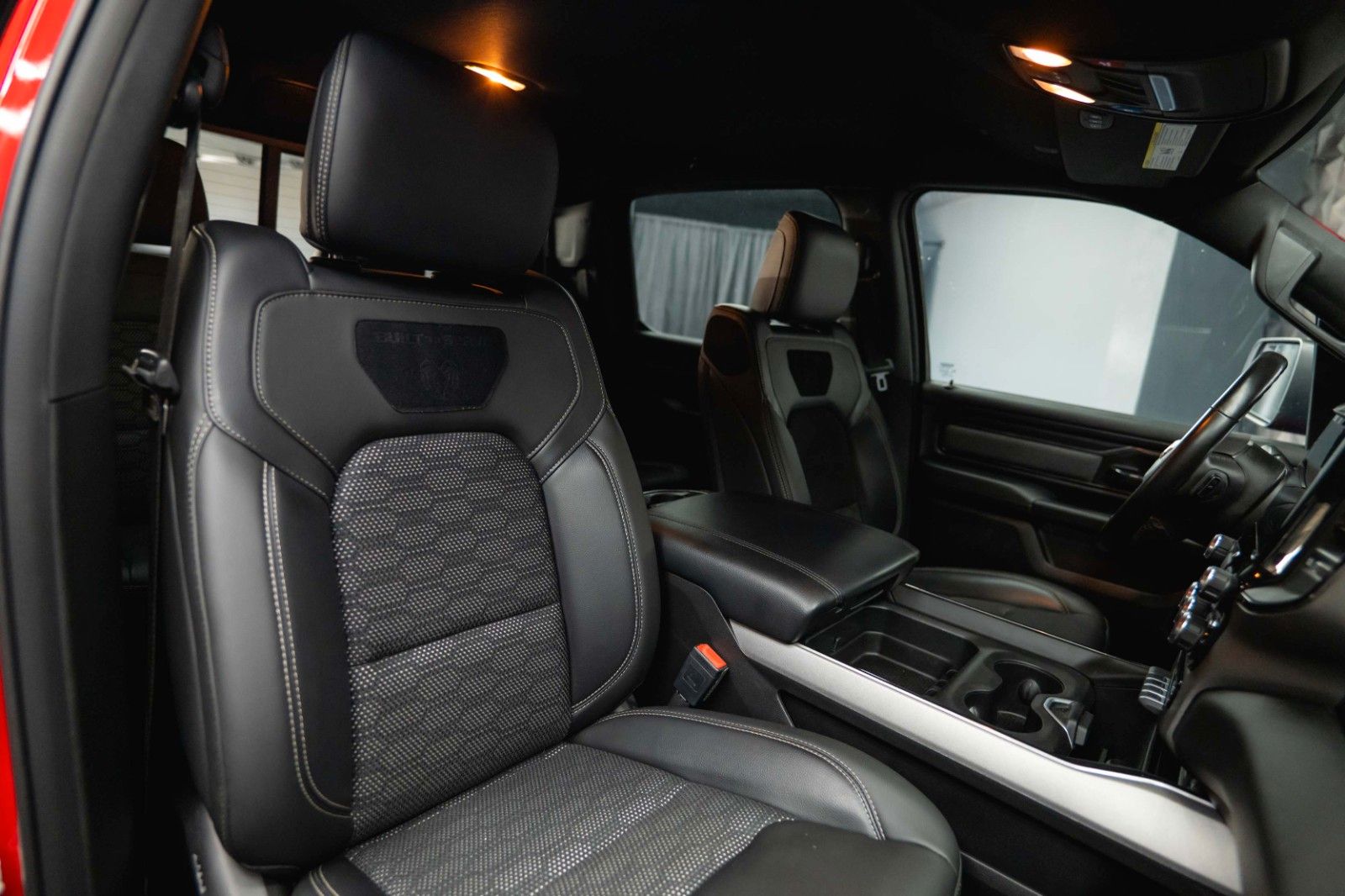 Fahrzeugabbildung Dodge RAM 5.7 V8 HEMI 4x4 Built to Serve AXLE LOCK FOX