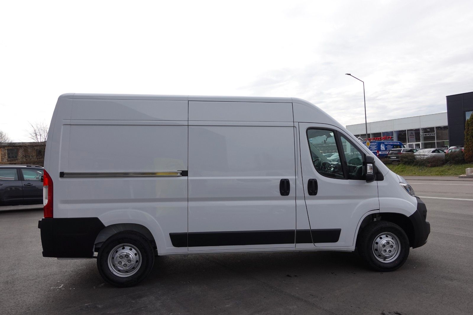 Fahrzeugabbildung Opel Movano Cargo L2H2 2.2 Diesel 103 kW