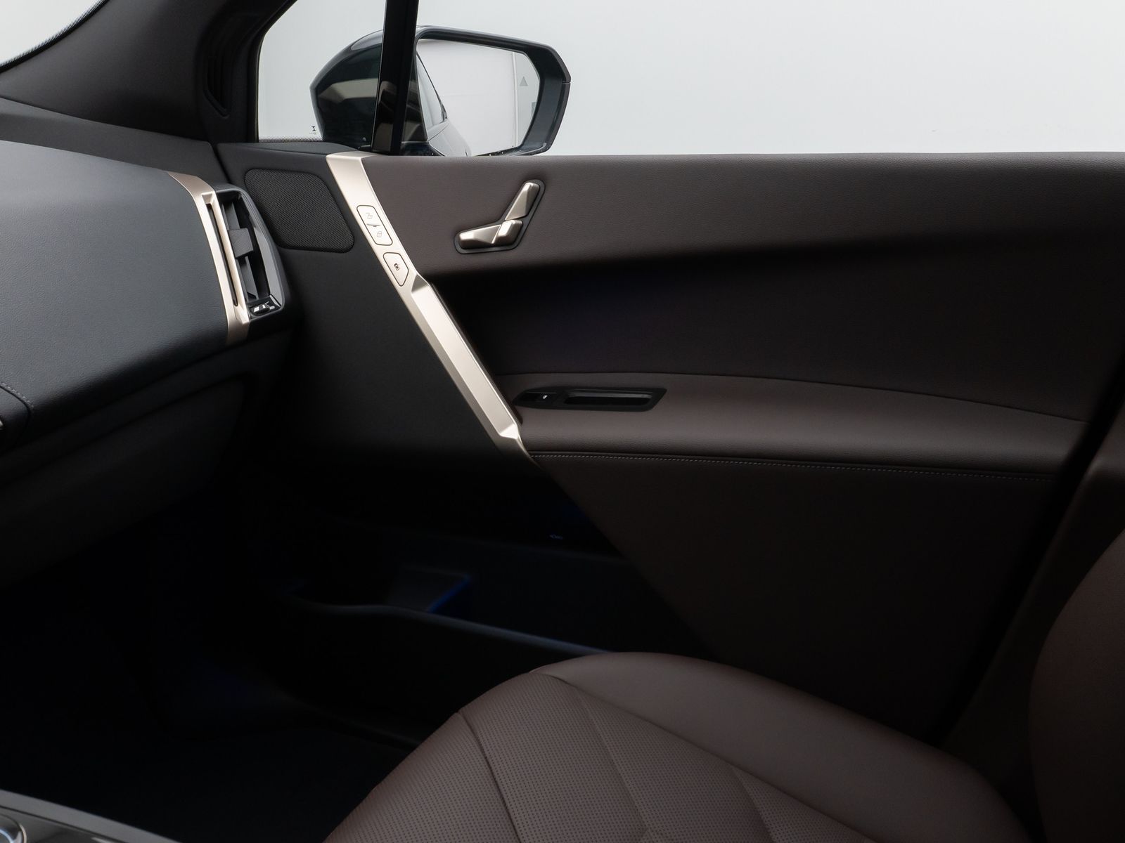 Fahrzeugabbildung BMW iX xD40 Panorama Kamera HiFi Komfort SkyLounge