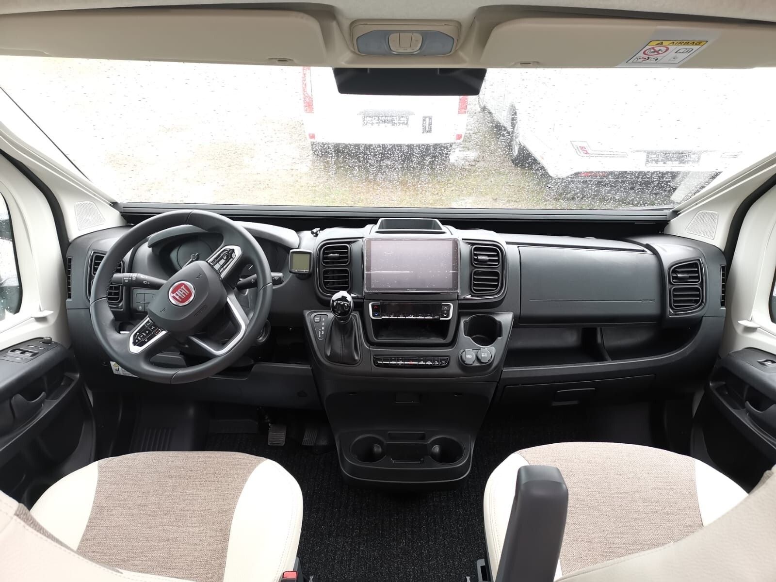 Fahrzeugabbildung Eura Mobil Van V 635 HB Fahrassistenz- & Mondial Plus Paket