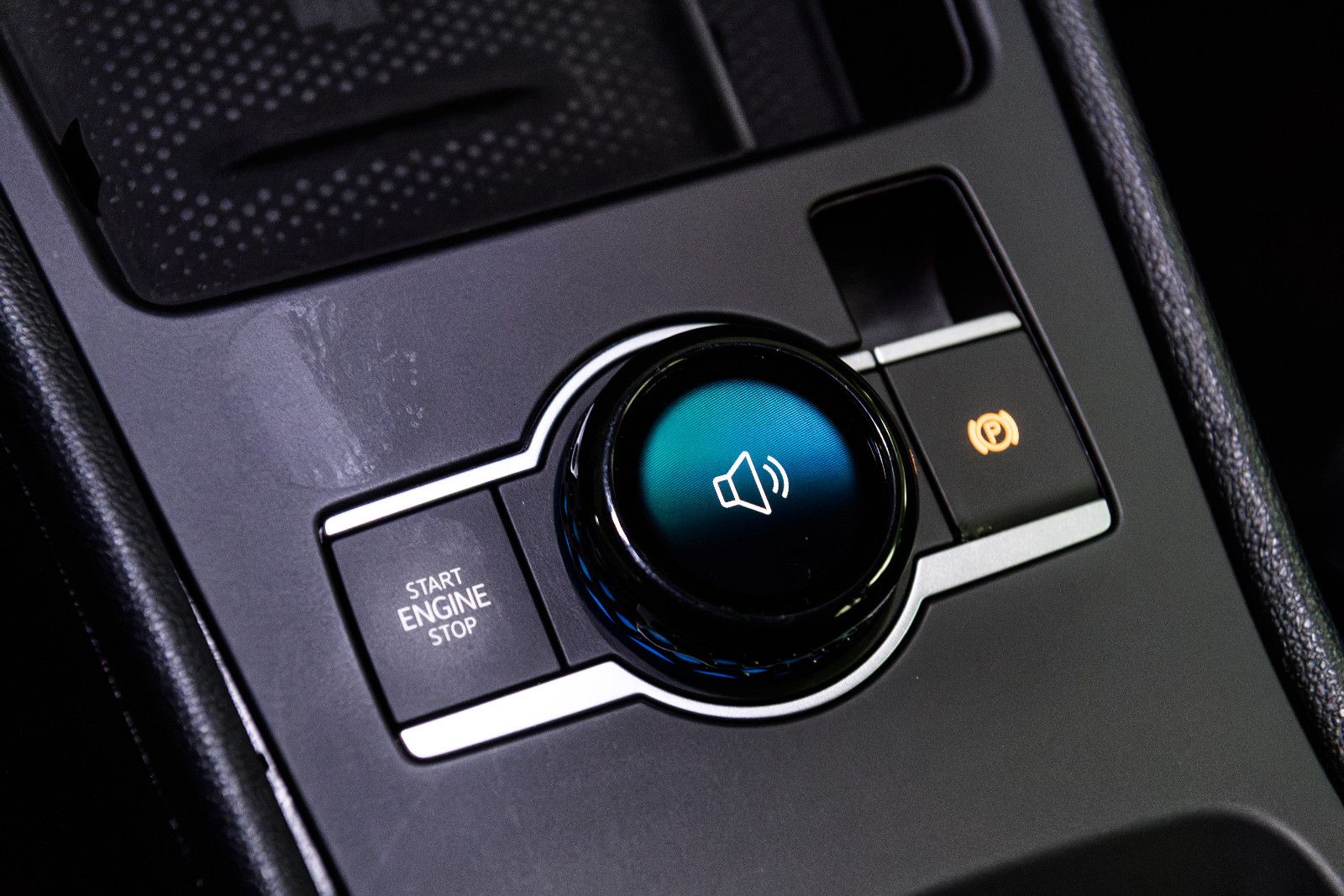Fahrzeugabbildung Volkswagen T-Roc Life 1.5 eTSI DSG LED+NAVI+RFK+SHZ+ACC