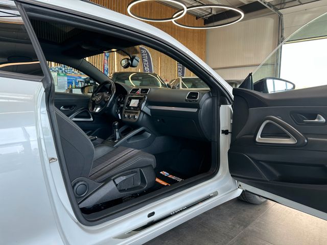 Volkswagen Scirocco *PANORAMA*NAVI*PDC*KLIMA*2-ZONEN*