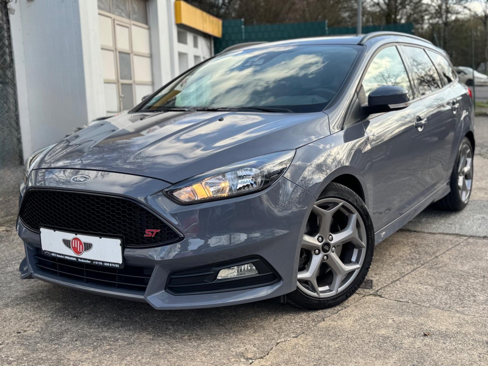 Ford Focus Turnier ST Winterpaket Keyless CarPlay