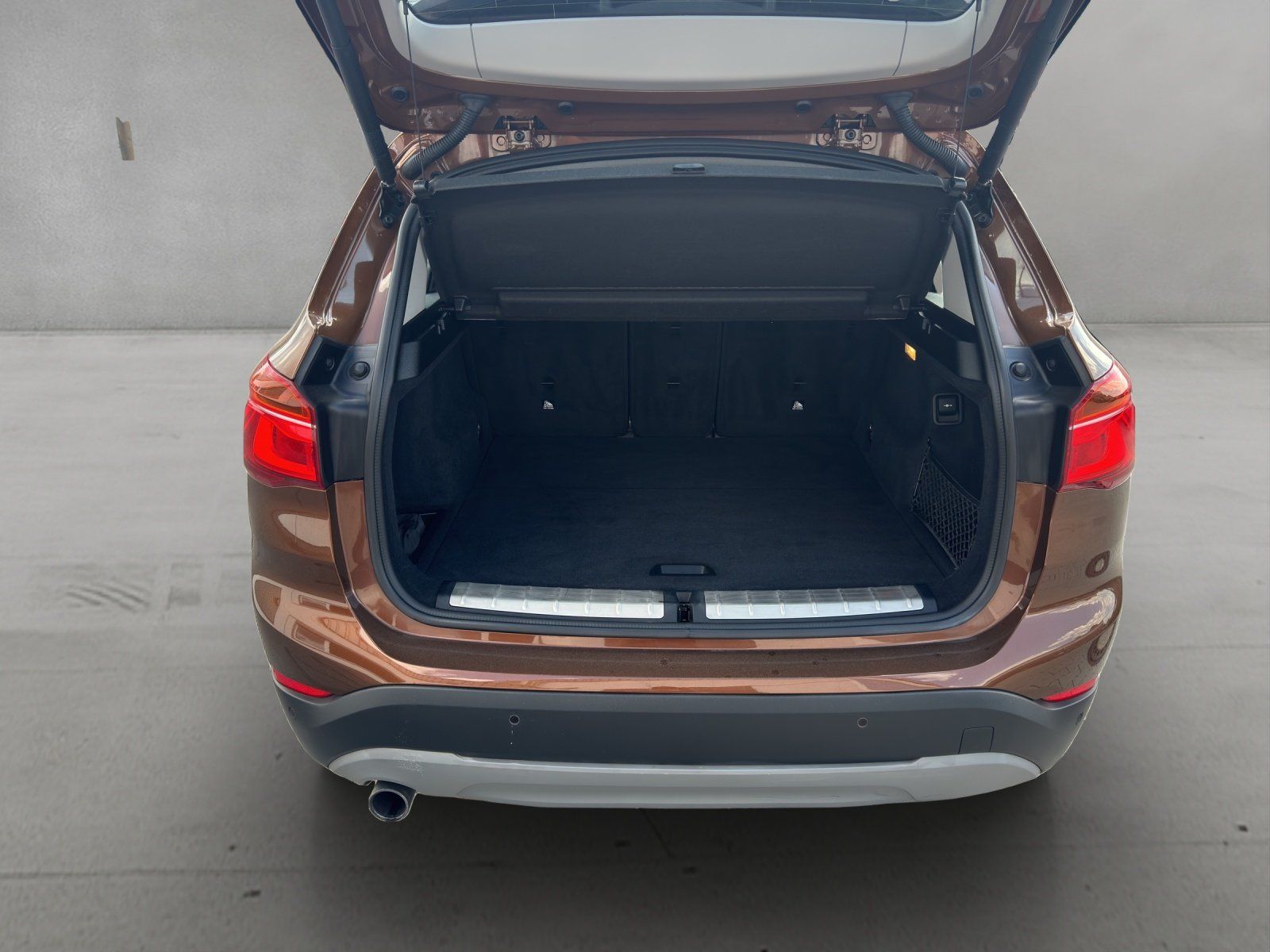 Fahrzeugabbildung BMW X1 sDrive 18i Advantage/PDC/SHZ/NAVI/