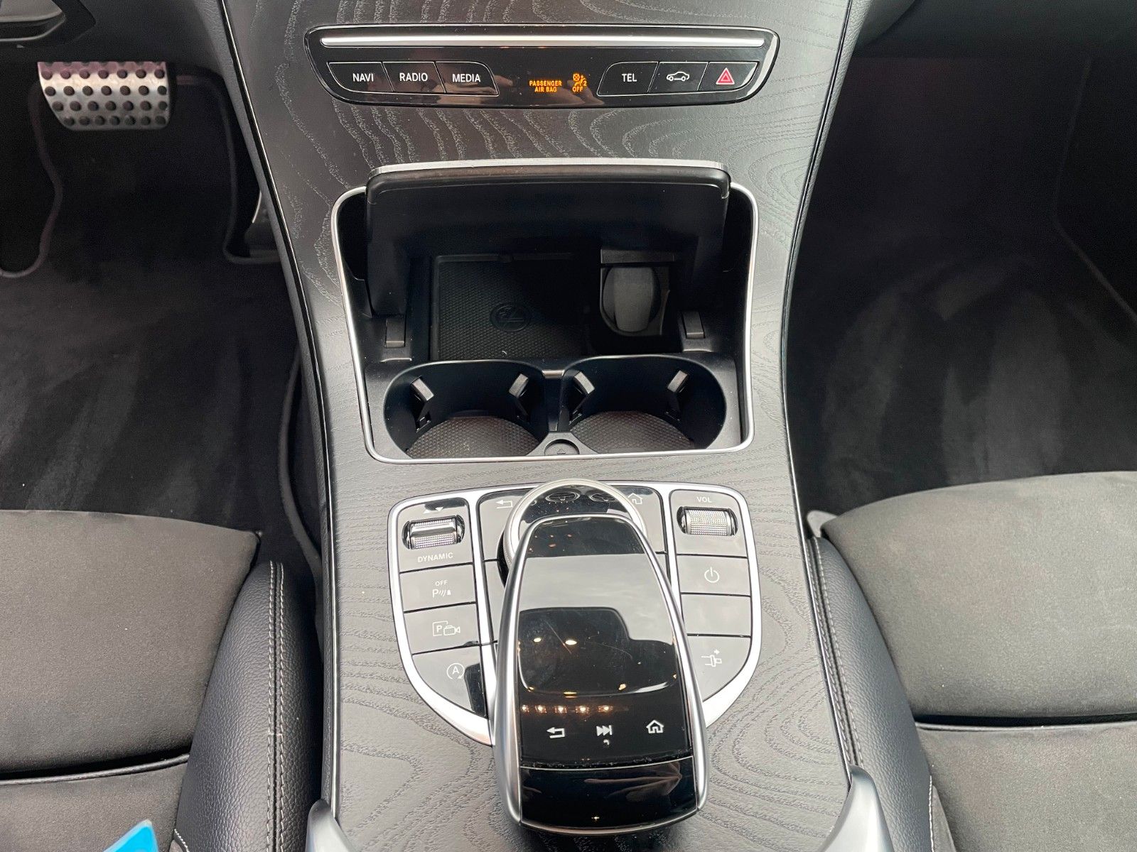 Fahrzeugabbildung Mercedes-Benz C 200 AMG Night+ToTW+R-Kamera+Carpaly+DAB+19"