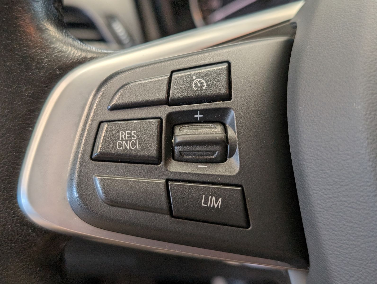 Fahrzeugabbildung BMW 220 i Active Tourer Advantage Navi Cam Pano AHK