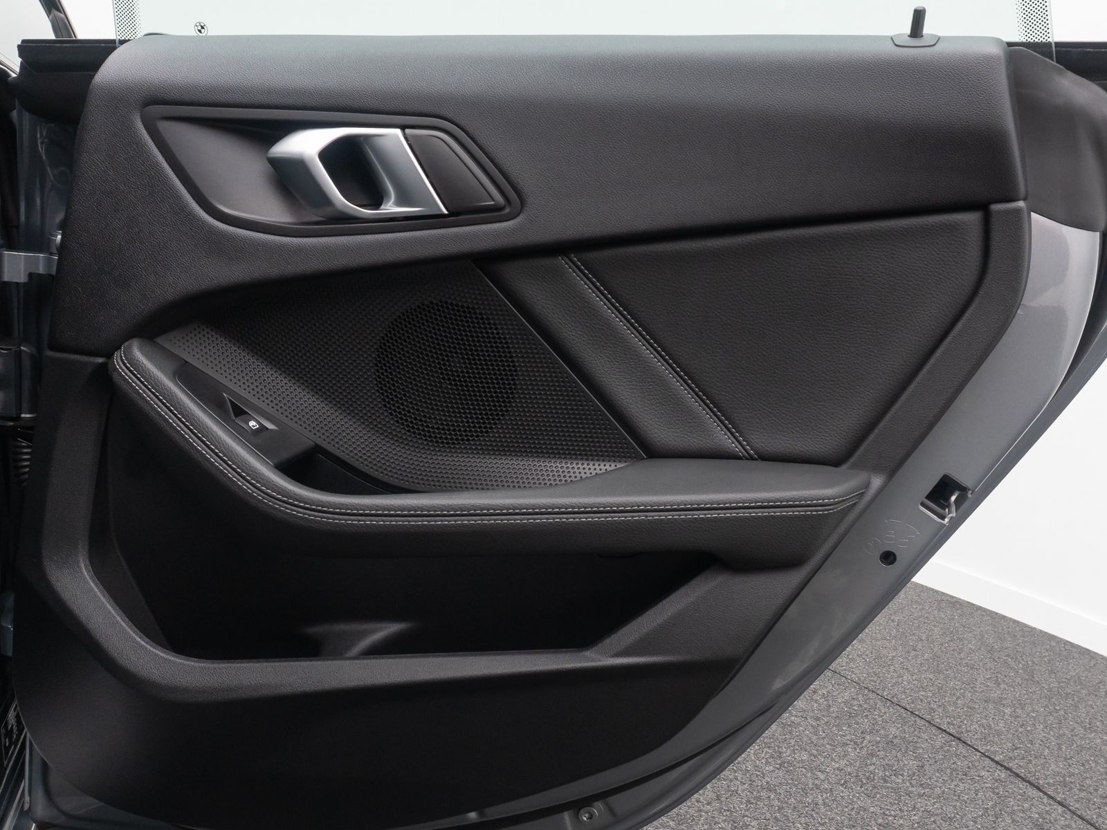Fahrzeugabbildung BMW 220 Gran Coup&eacute; HUD DAB Sport AdaptLED PDC Leder