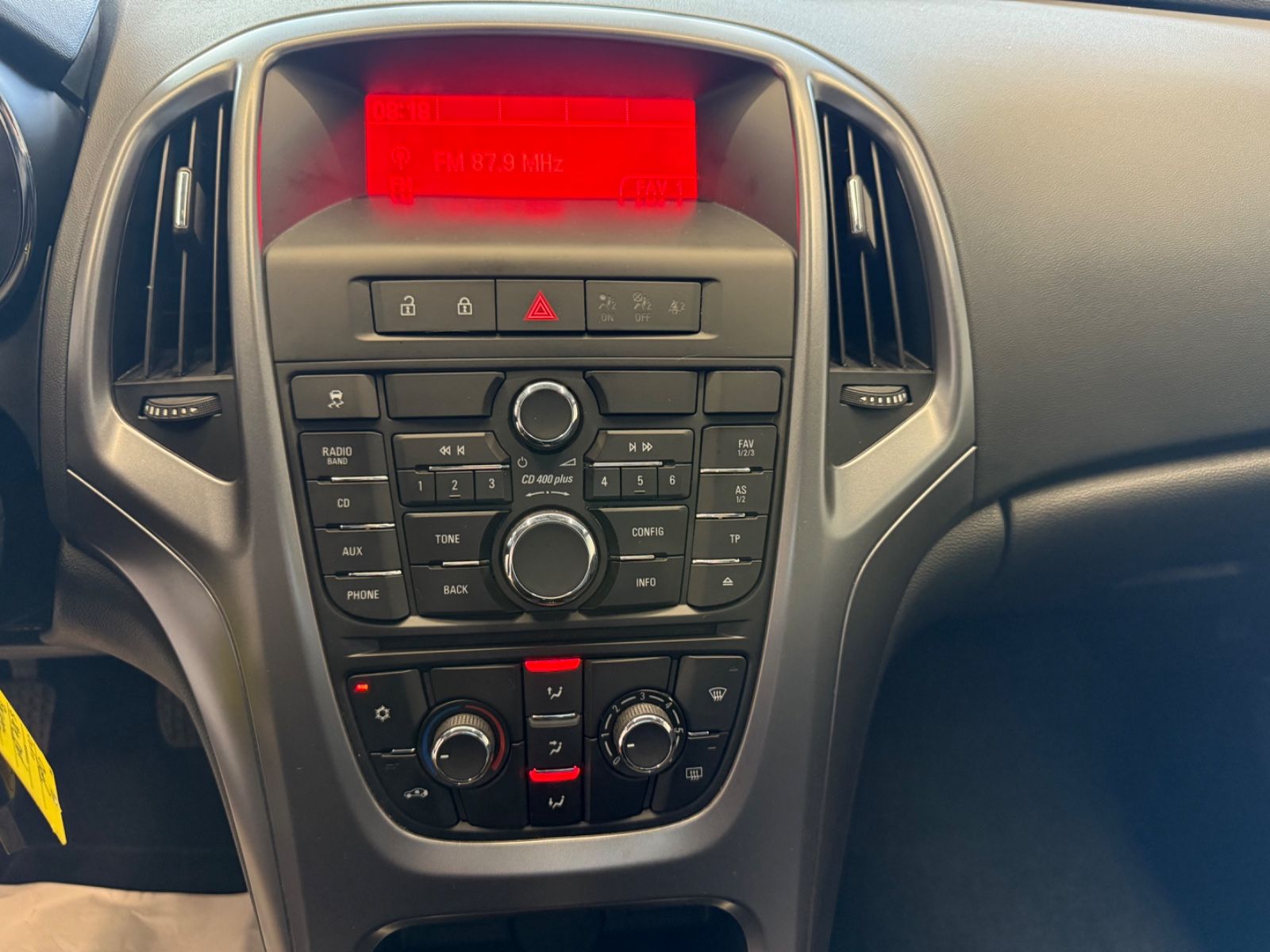 Fahrzeugabbildung Opel Astra J Lim. 5-trg. Selection, Klima,