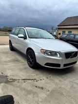 Volvo V70 2.0 - - Volvo V70 mit Benzin-Antrieb: Kombi, 2.0