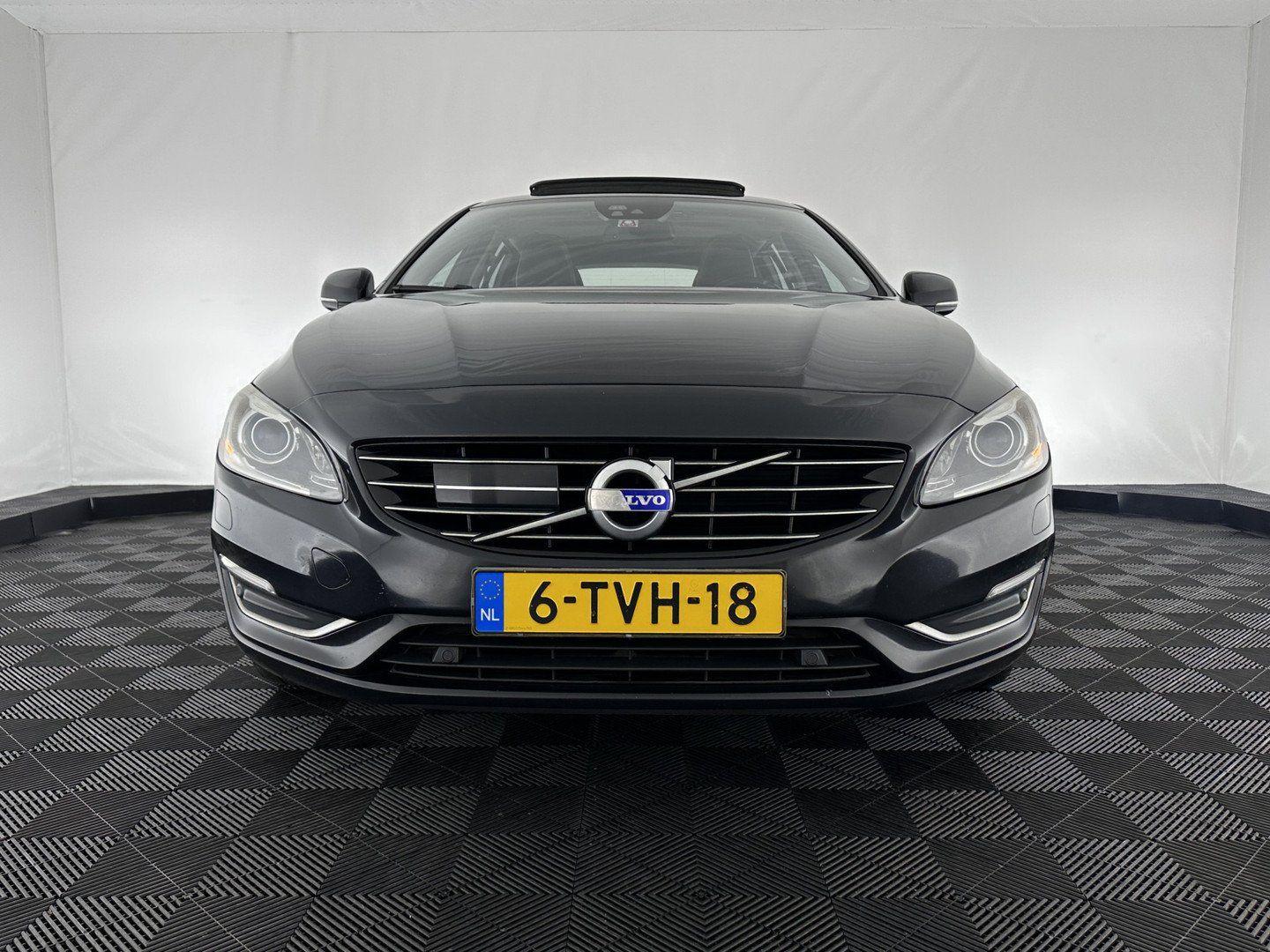 Volvo V60 2014 — rear view