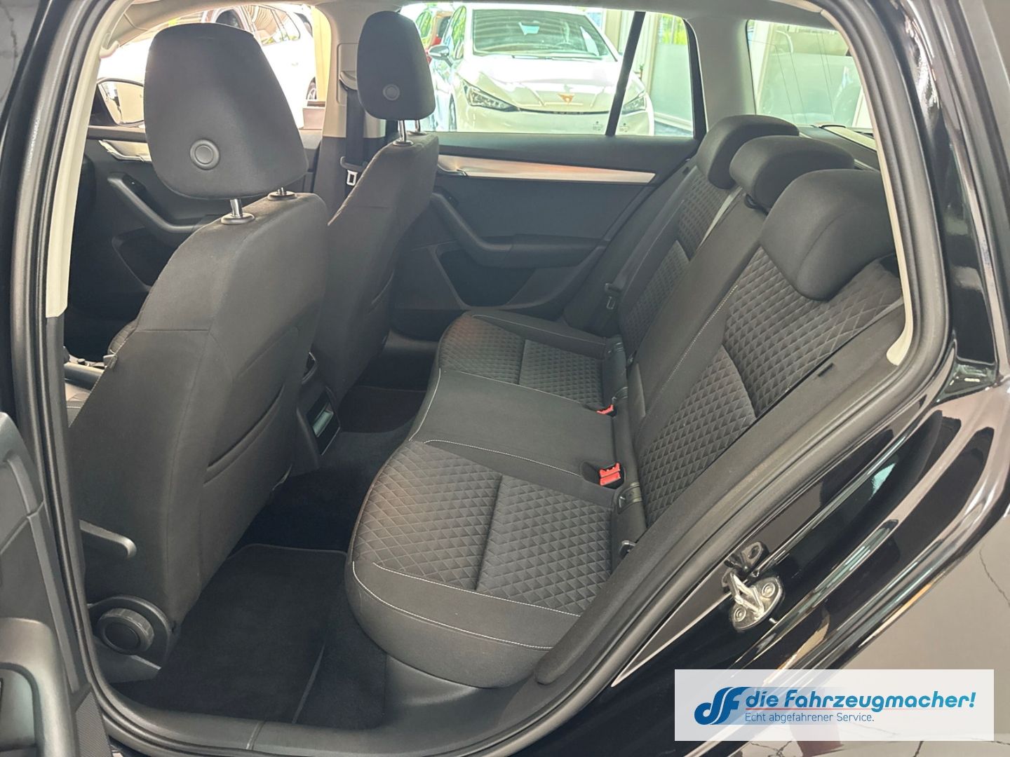 Fahrzeugabbildung SKODA Octavia Combi Drive 1,4 DSG 150PS AHK Navi LED B