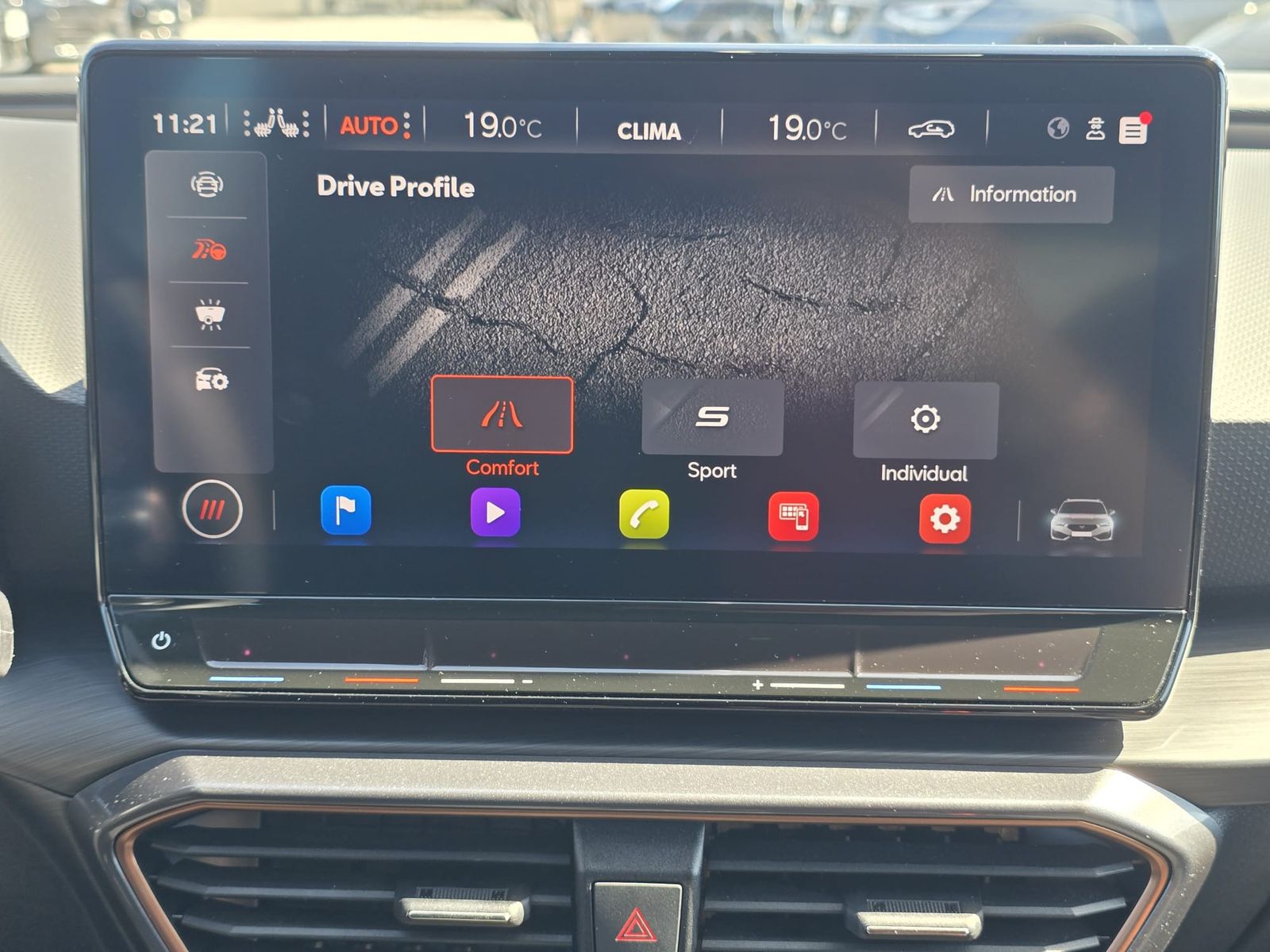 Fahrzeugabbildung CUPRA Leon 1.5 eTSI DSG MATRIX-LED*ACC*AHK*KAMERA*18"