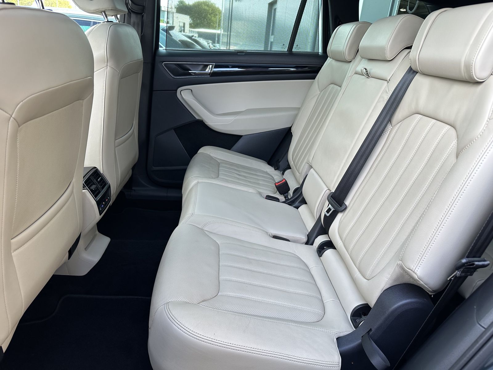 Fahrzeugabbildung SKODA Kodiaq 2.0 TDI DSG L&K 7-Sitzer NAV+LED+AHK+PANO