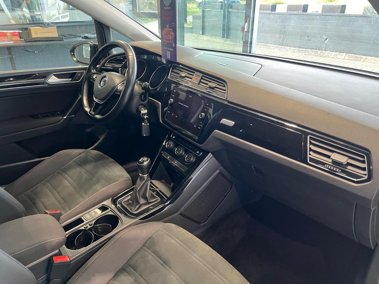 Volkswagen Touran Highline*ALCANTARA*PANO*AHK