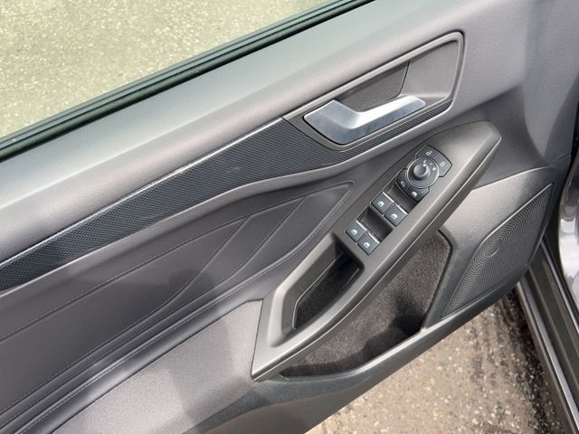 Fahrzeugabbildung Ford Focus Turnier ST-Line X MHEV Winter Paket HUD