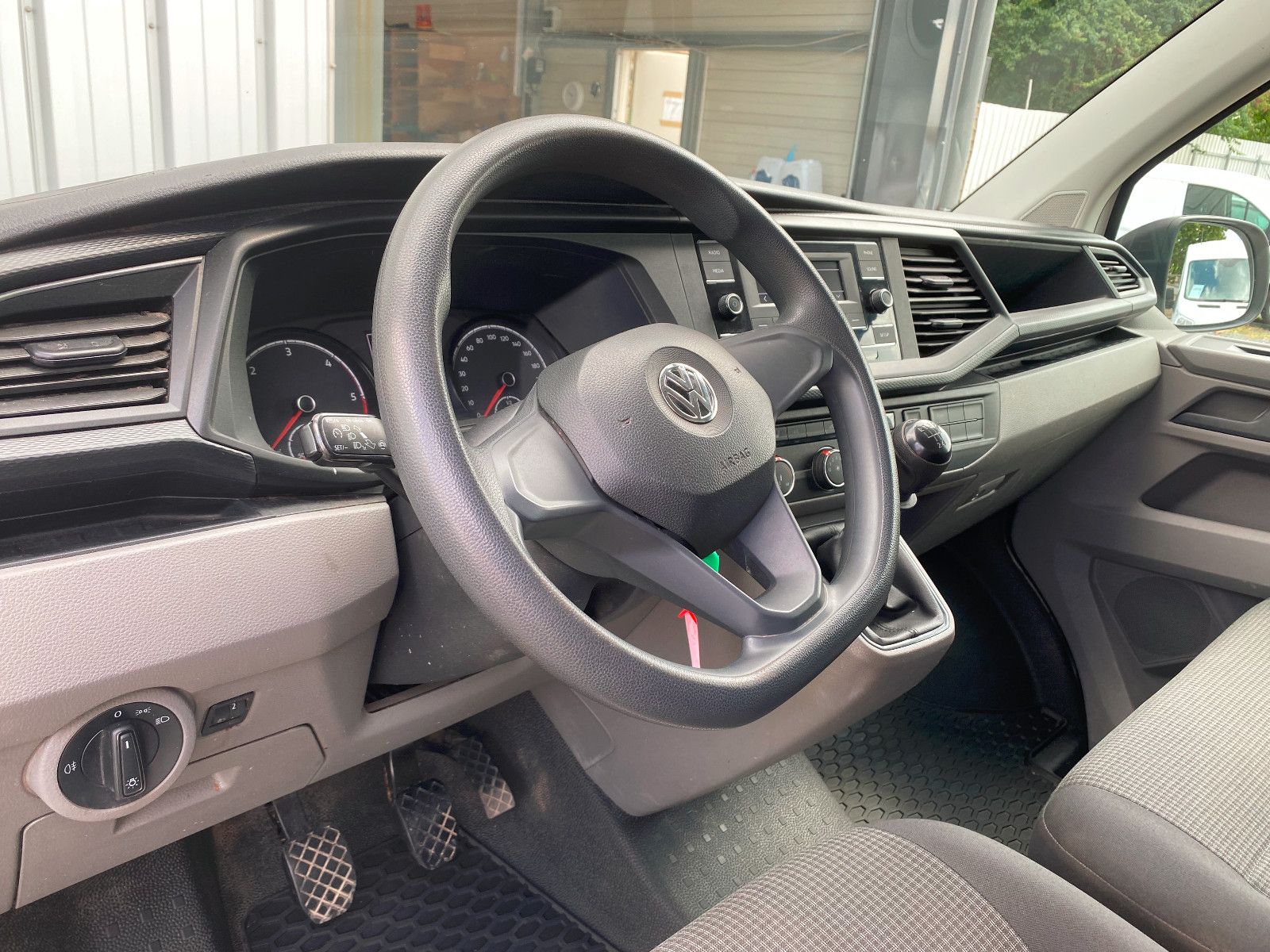 Fahrzeugabbildung Volkswagen T6.1 Transporter Pritsche,L2,Einzelkabine,AHK