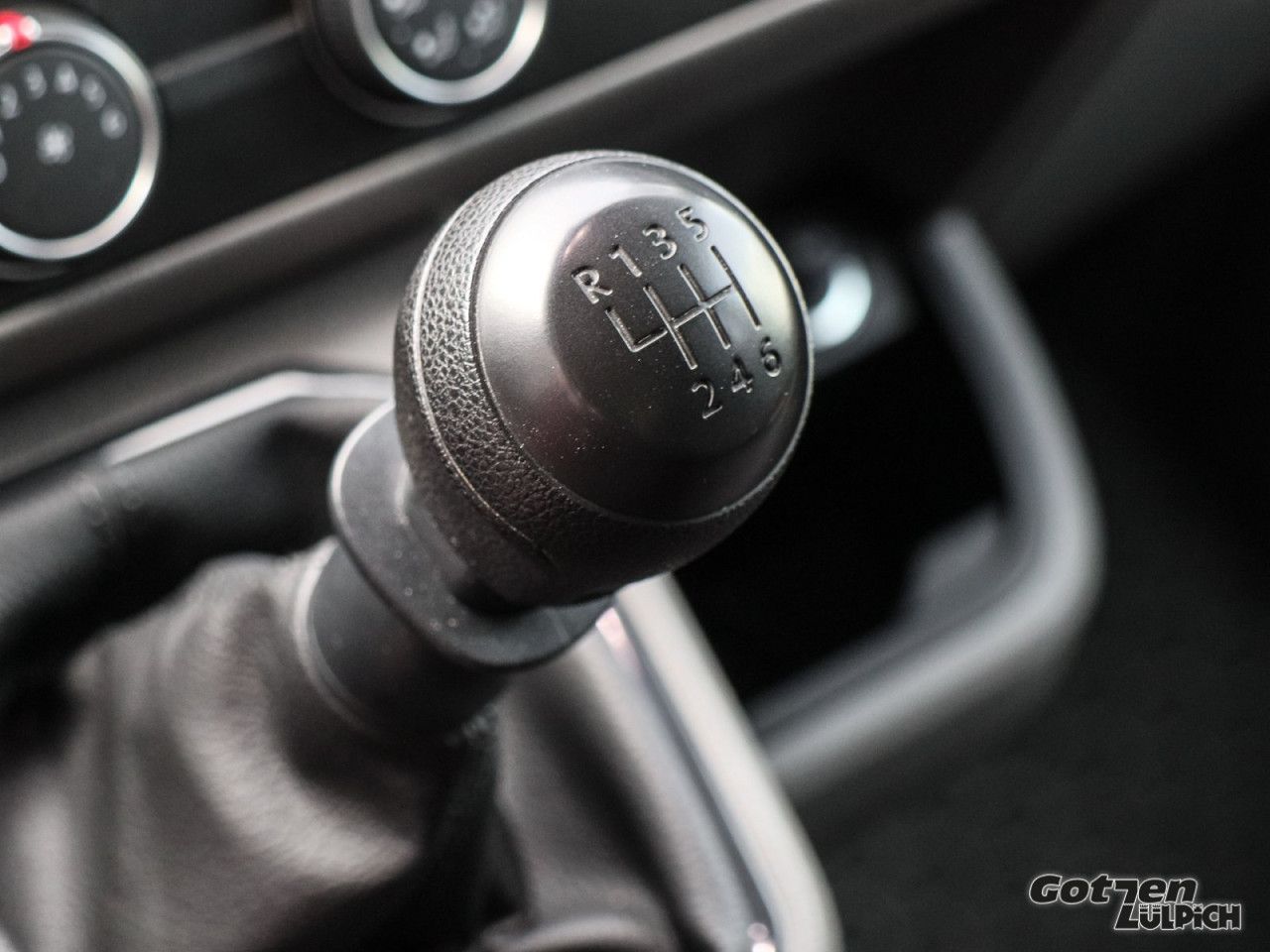 Fahrzeugabbildung Volkswagen T6.1 Transporter Kombi 2.0 TDI Klima 9-Sitzer ZV