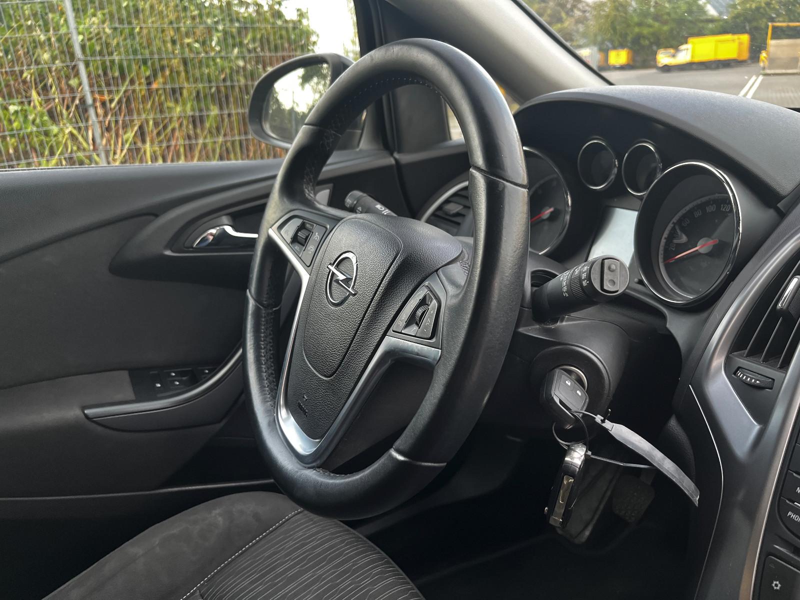 Opel Astra 2015 — photo 13