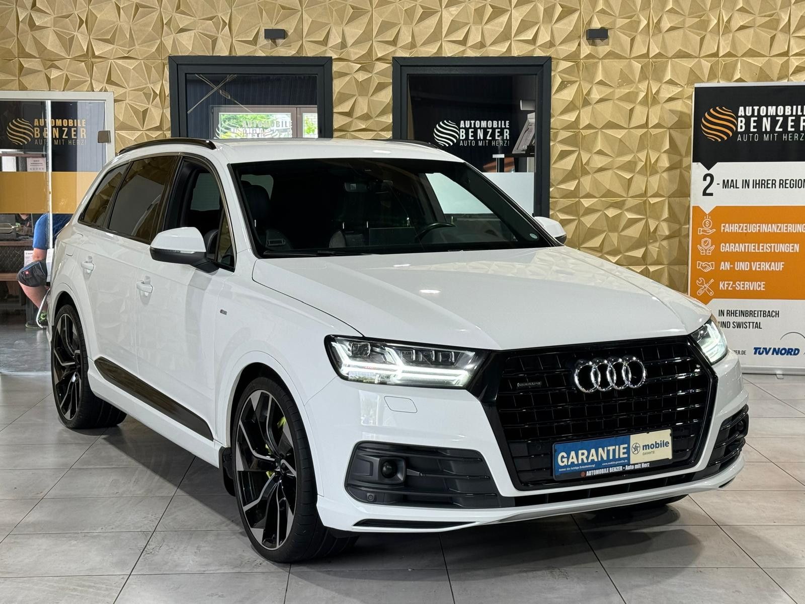 Fahrzeugabbildung Audi Q7 3.0 TDI quattro S-LINE/7-SITZER/23-ZOLL/LED/