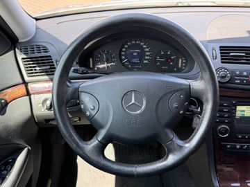 Mercedes E 200 - 12