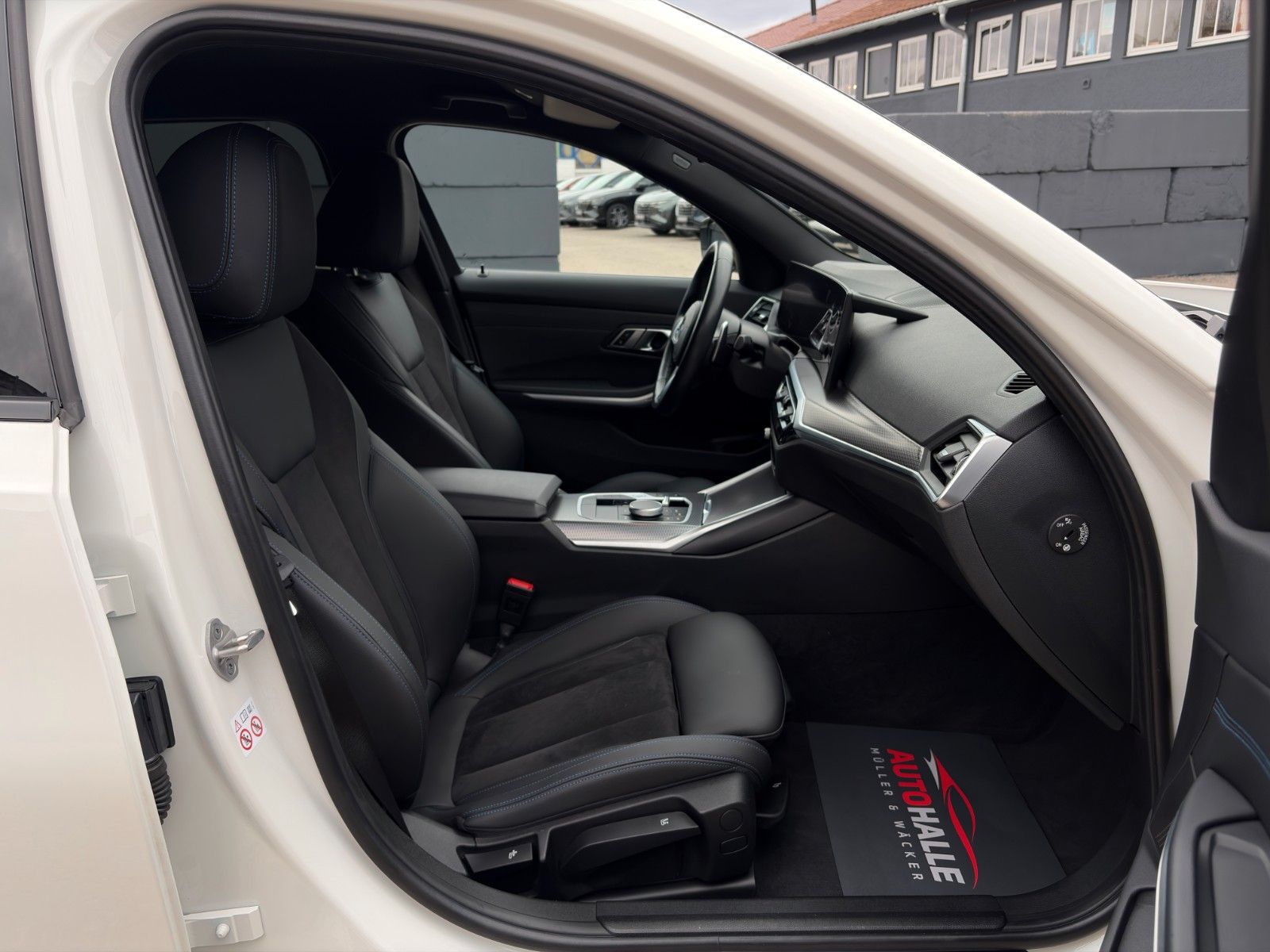 Fahrzeugabbildung BMW 320i Touring M Sport ACC CAM 3Z-Kl. SHZ Ambiente