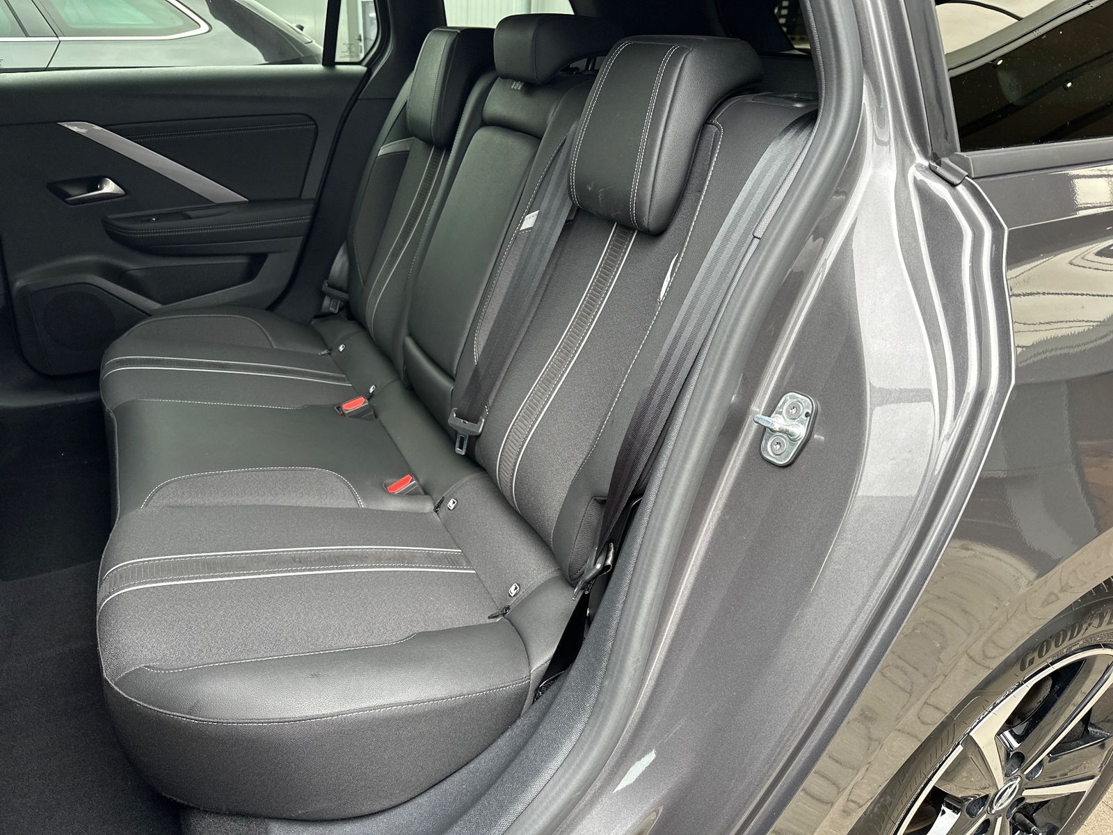 Fahrzeugabbildung Opel Astra Sports Tourer 1.5 D Automatik GS NAV+LED