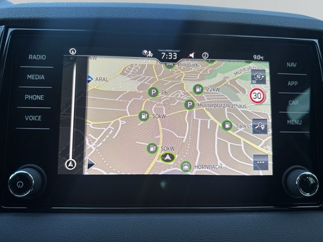 Karoq 1.5 TSI DSG SELECTION LED+RFK+NAVI+ACC+SHZ