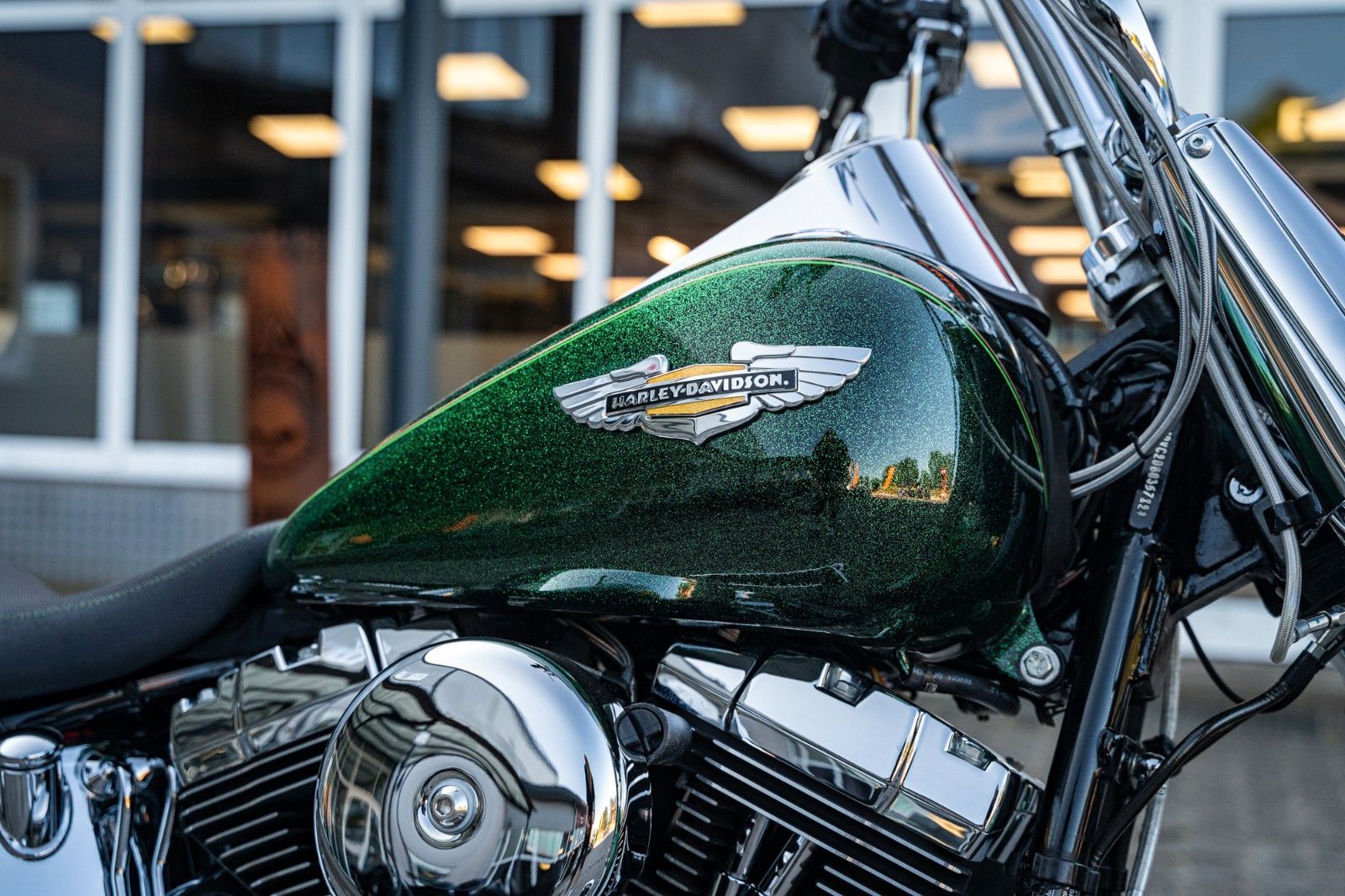 Fahrzeugabbildung Harley-Davidson FLSTN Softail Deluxe 103 - Chicano Candy Green