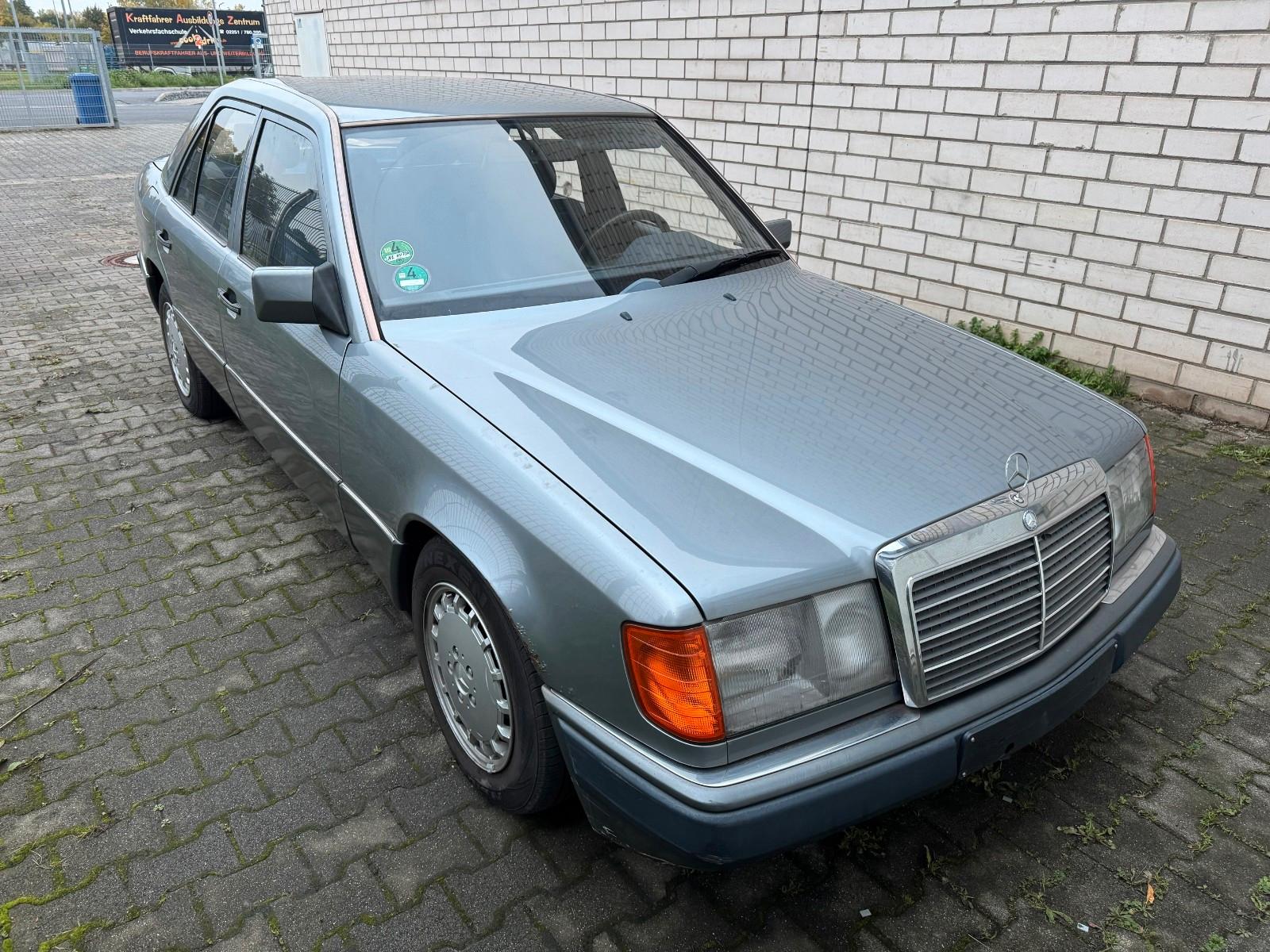 Mercedes-Benz 260 E / E 260 / W124