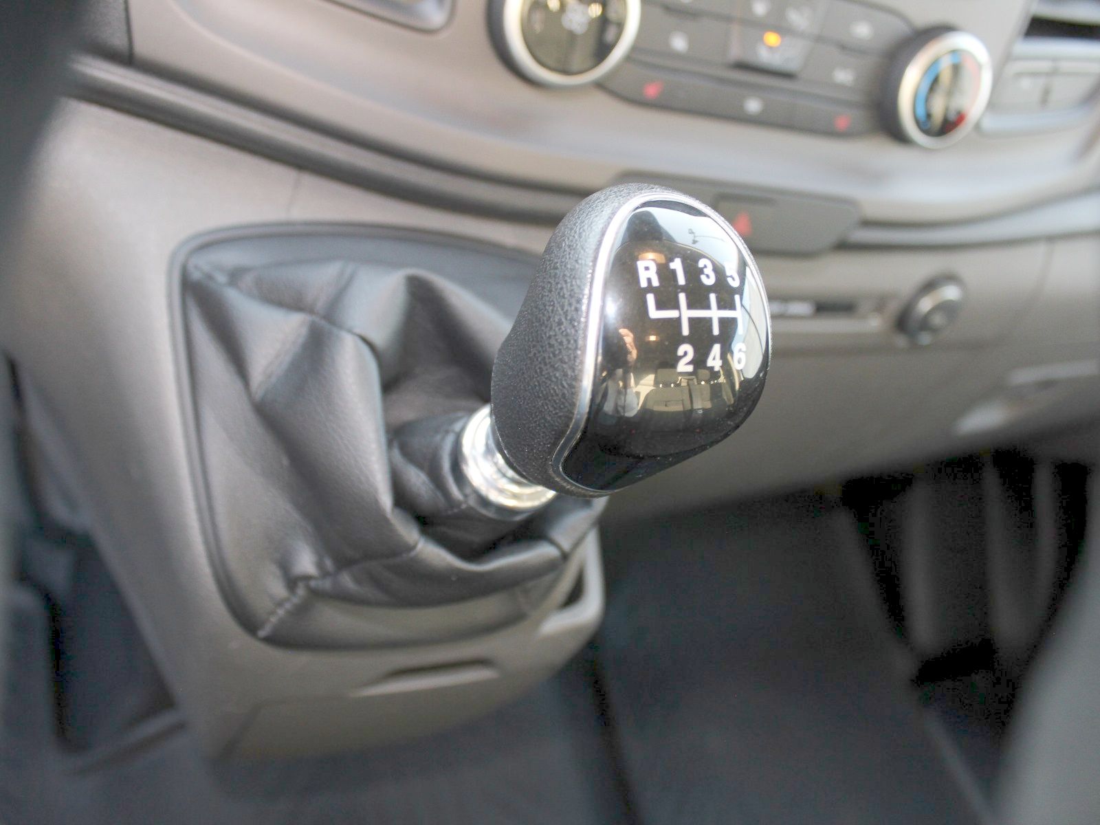 Fahrzeugabbildung Ford Transit Custom 340 L1 Trend Service-Line