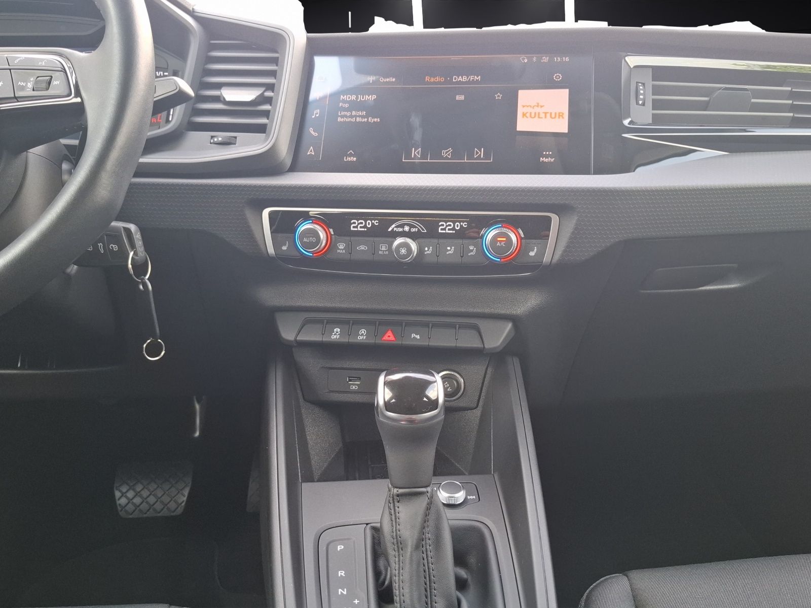 Fahrzeugabbildung Audi A1 Sportback 30 TFSI S-tronic LED Navi AVC GRA P