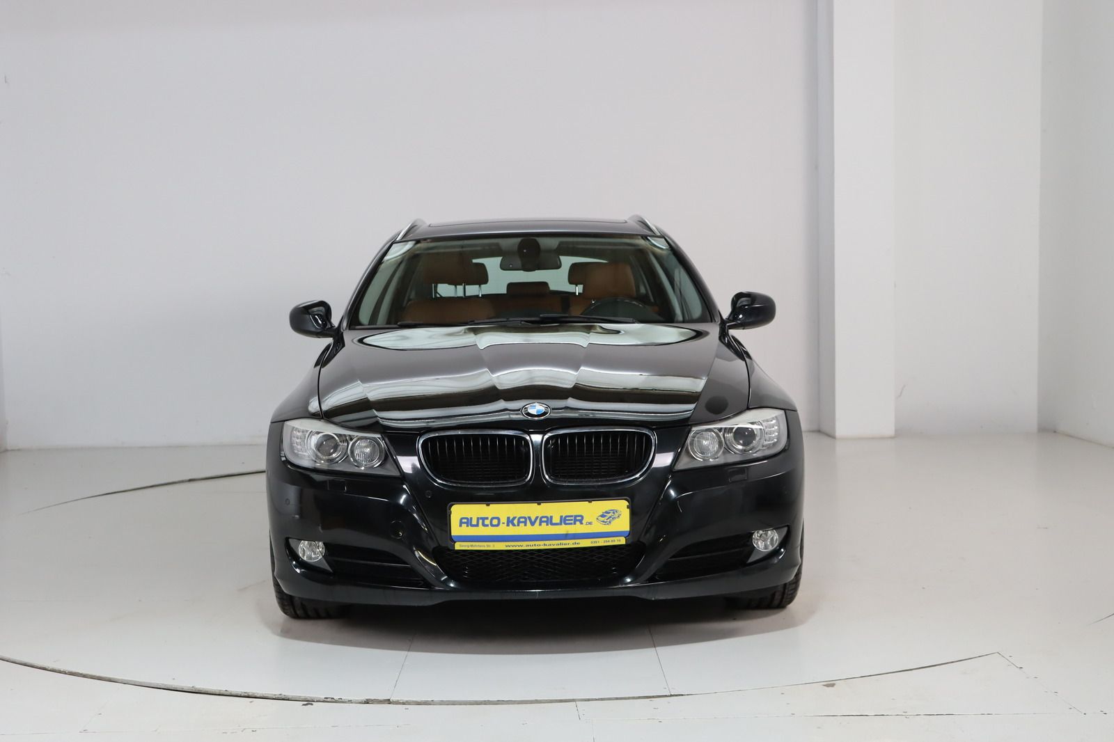 Fahrzeugabbildung BMW 318 i Touring * Xenon * Leder * Pano *